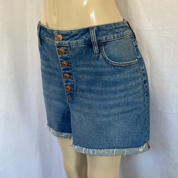FINAL PRICE-AVA & VIV Jeans MIDI Shorts Women Size 18W Button Fly Cuff Hem NWOT - Picture 1 of 6
